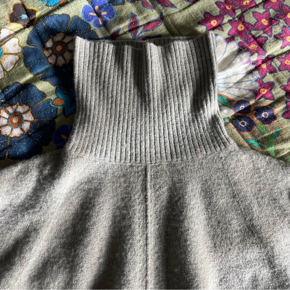 NWT Survival Knit Turtleneck Sweater Taupe LARGE - Picture 7 of 9